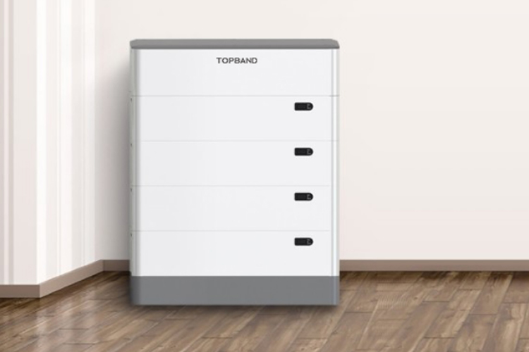 Factors to consider when choosing household energy storage batteries.